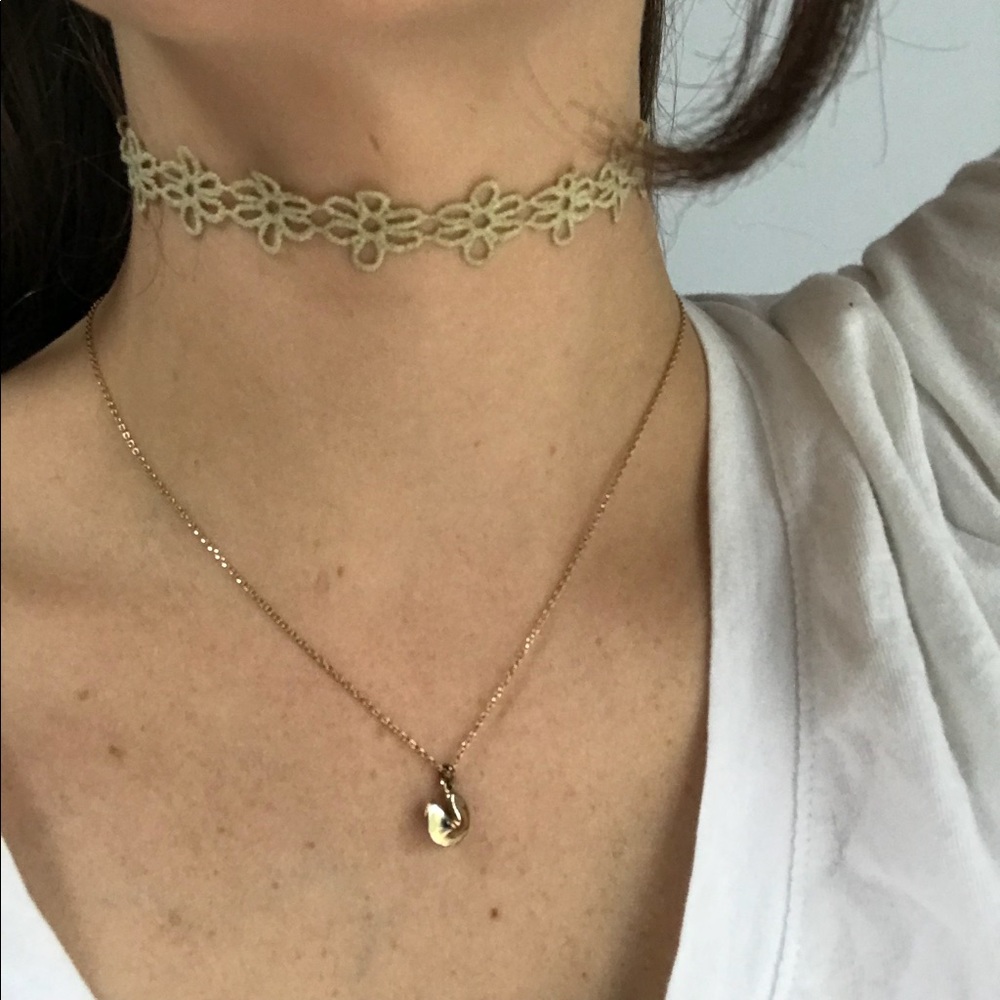 CREAM CROCHET FLOWER CHOKER FROM FREE PEOPLE